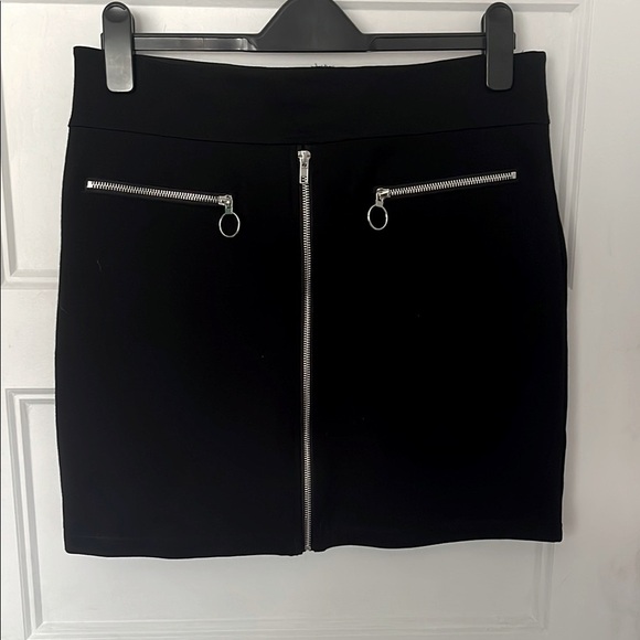 Black Mini Skirt – XL w/ Zipper Detail & Elastic Waist - Picture 1 of 3